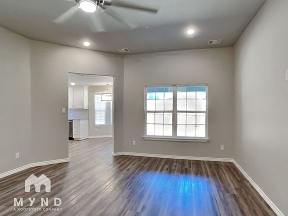 3rd image of 2522 Hillcrest Dr