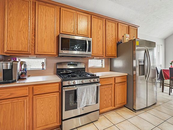 5th image of 1705 S Yellowstone Dr