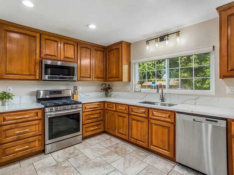 824 Hibiscus Dr — Photo 9