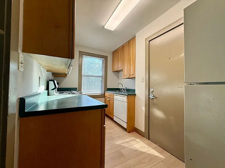 1400 Kenmore Ave #C1 — Photo 5