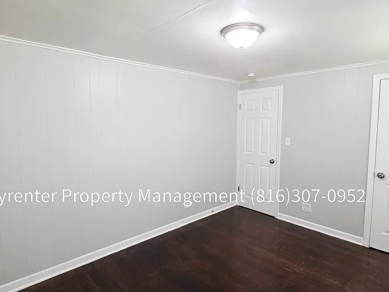 802 S Logan Ave — Photo 9