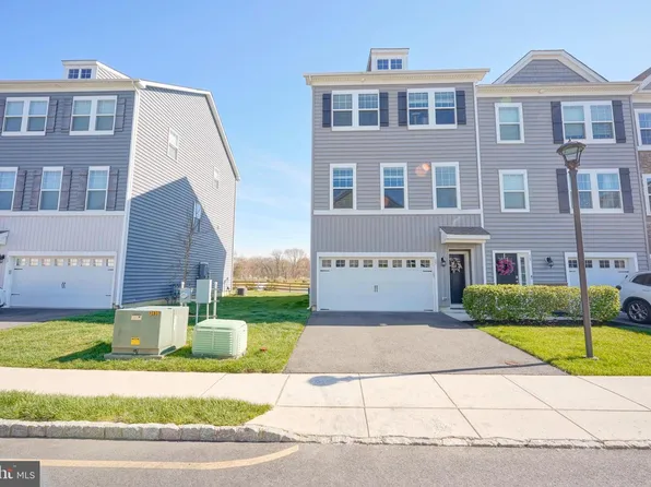 15 Turin Way, Mount Laurel, NJ 08054