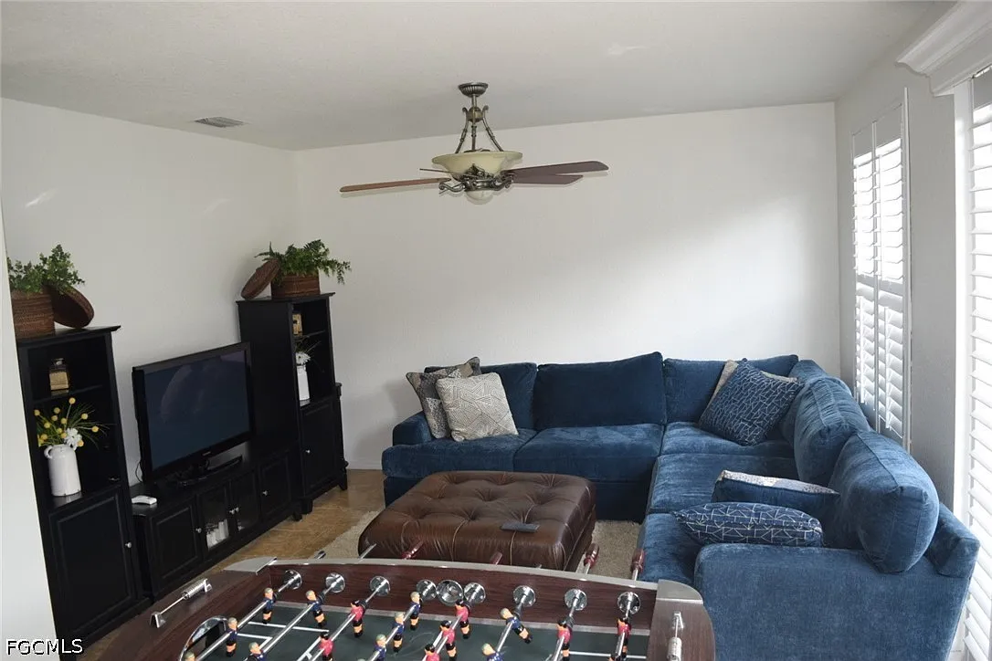 4 bed, 2.5 bath, 2541 sqft, $3,350 — Photo 3