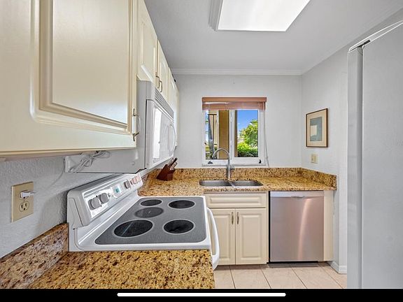 5th image of 3221 White Ibis Ct #D