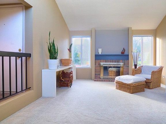 OPEN, LIGHT, BRIGHT, LIVING WITH DRAMATIC CORNER WINDOWS THAT STREAM SUN EVERYWHERE.