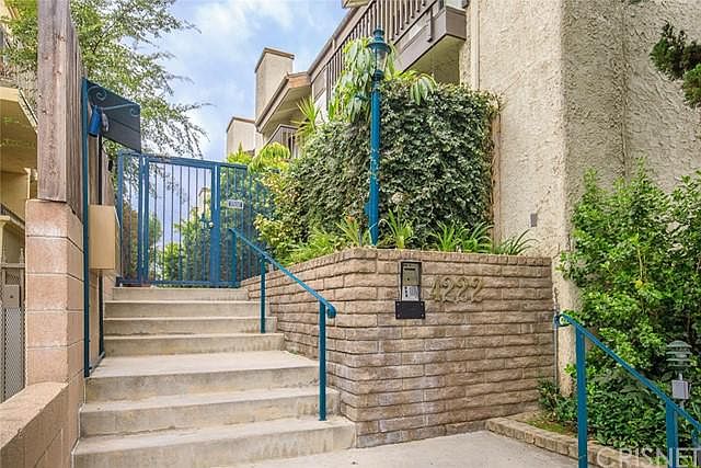 1st image of 4222 Troost Ave Unit 25