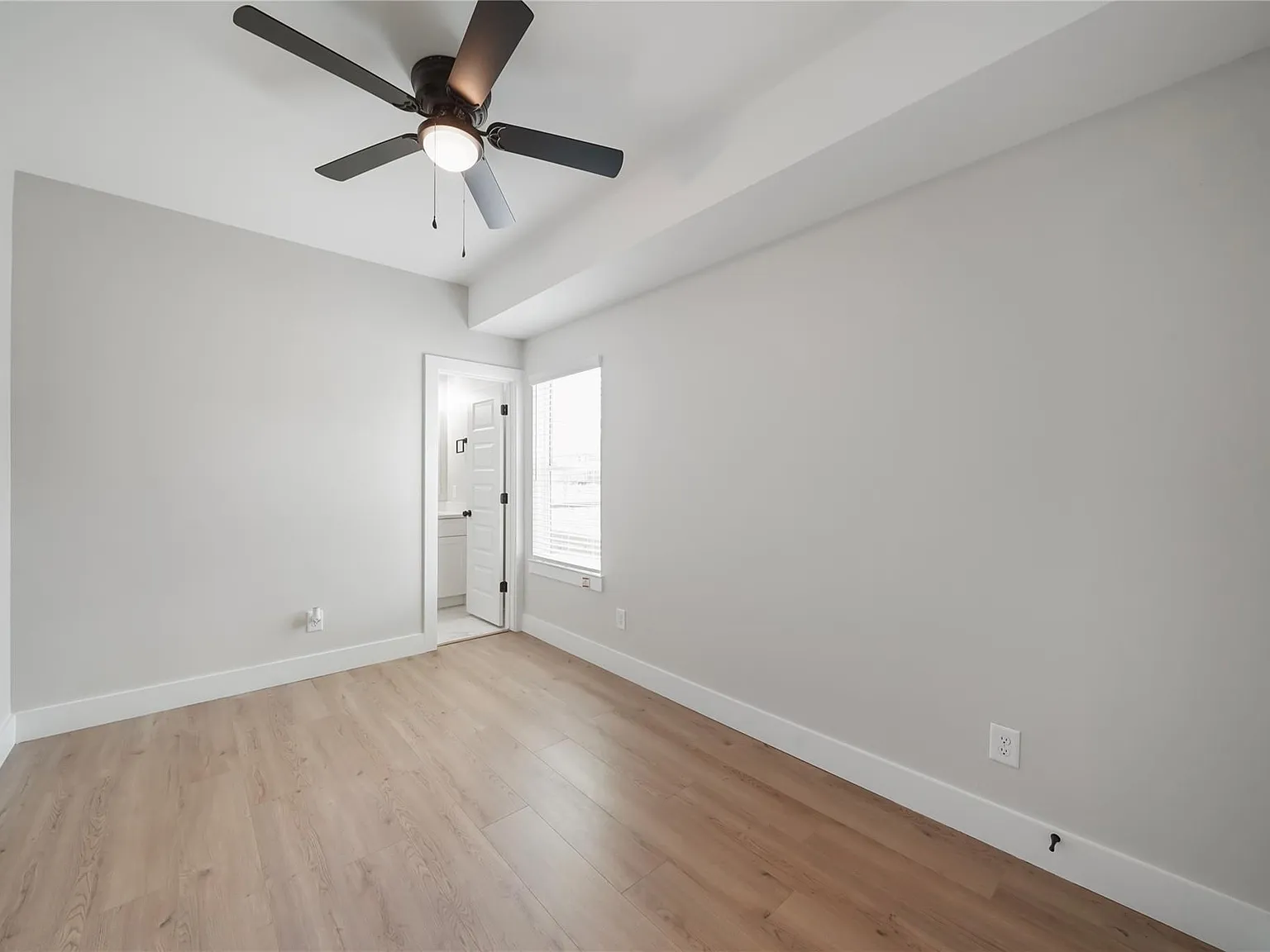 2 bed, 2.5 bath, 1064 sqft, $1,800 — Photo 4