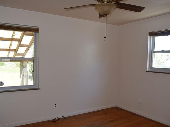 5th image of 2950 Veazey Ave