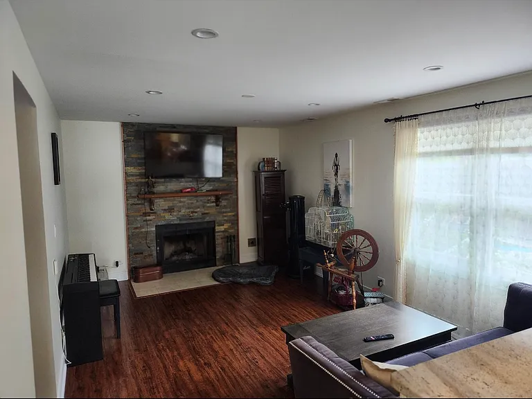 301 Oakbrook Ct — Photo 14