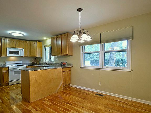 4th image of 1140 Western Ave