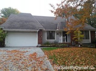 10121 Barton St, Overland Park, KS 66214