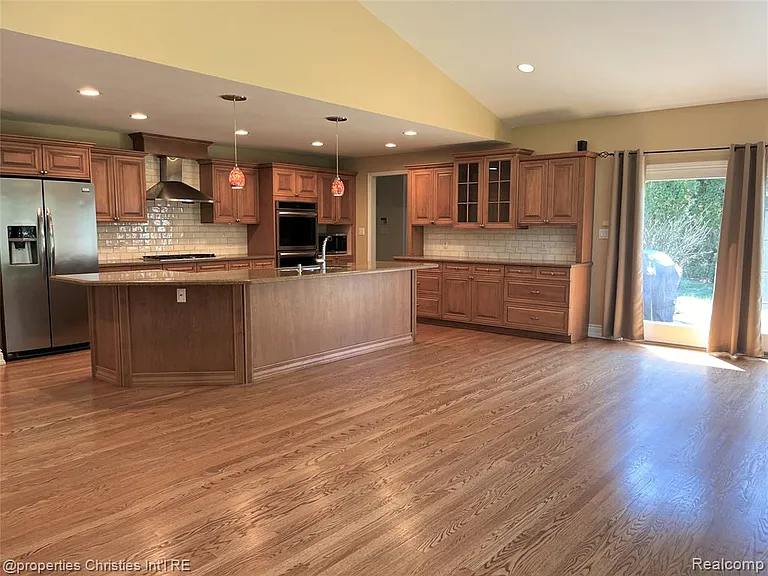 1688 Northlawn Blvd — Photo 10