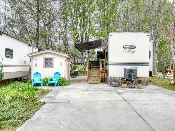 253 Conley Creek Cir, Blairsville, GA 30512