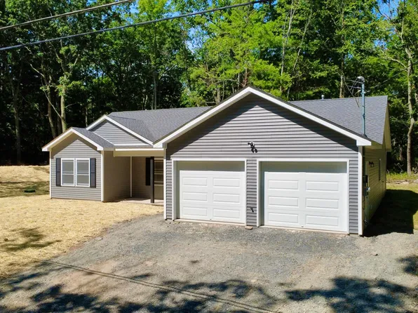 142 Walker Lake Rd, Shohola, PA 18458