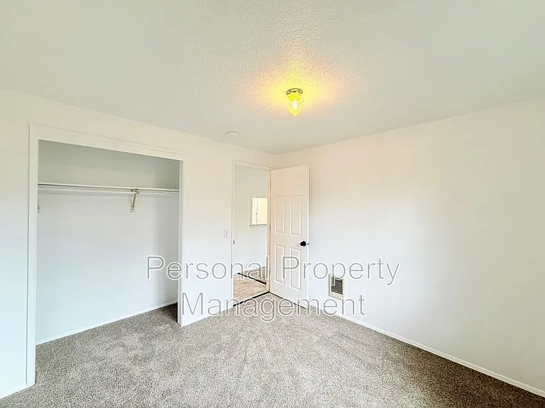 1410 NE 72nd St #3 — Photo 10