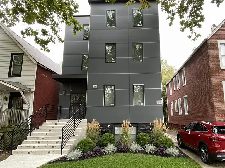 7526 S Ellis Ave #2 — Photo 1