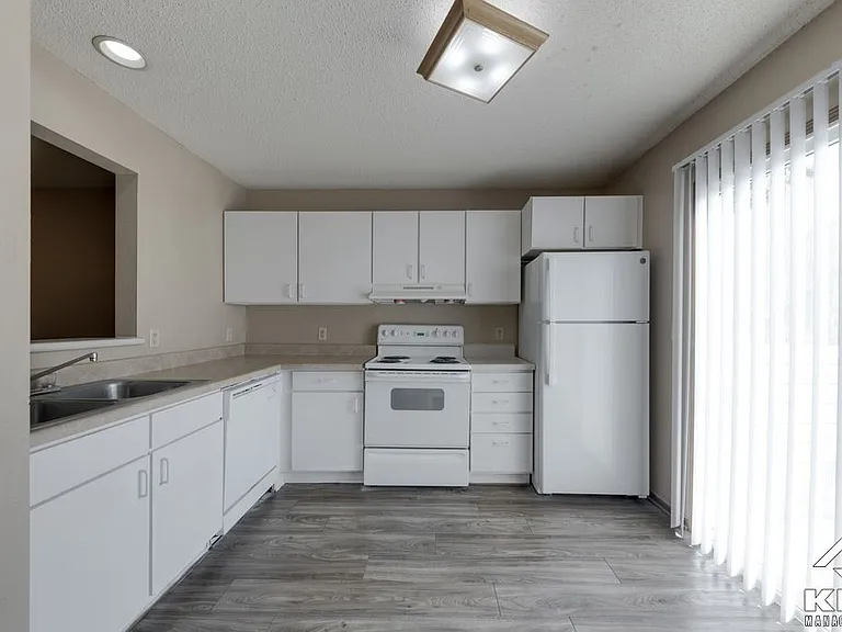 Coronado Residences — Photo 6