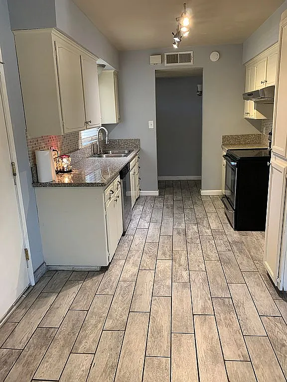 1641 Cherry Ln photo 1
