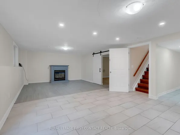 16 Waddington Cres, Barrie, ON L4N 8C8