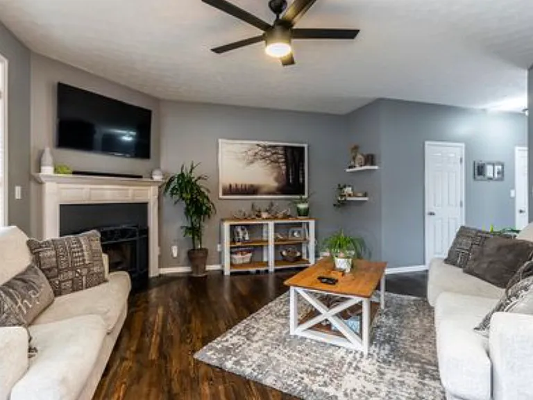 2549 Buck Ln — Photo 3