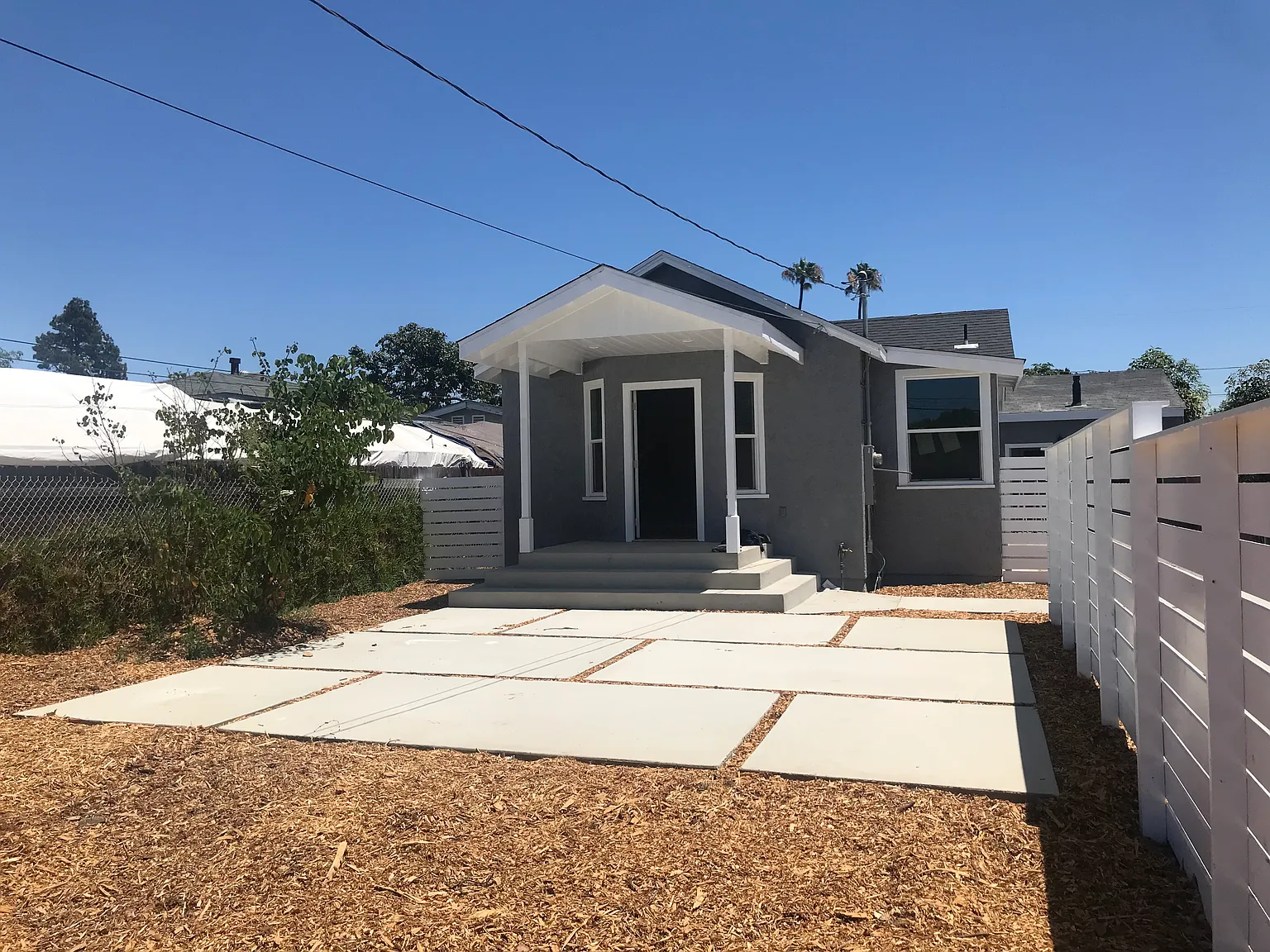 3 bed, 1025 sqft, $3,500 — Photo 3