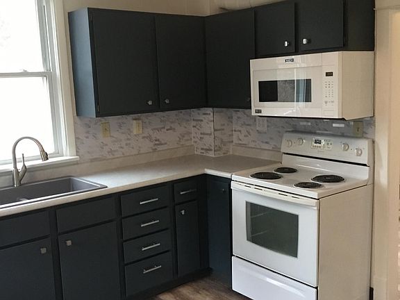 2nd image of 429 N 12th Ave E #2