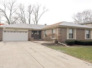 1207 W Francis Dr, Arlington Heights, IL 60005