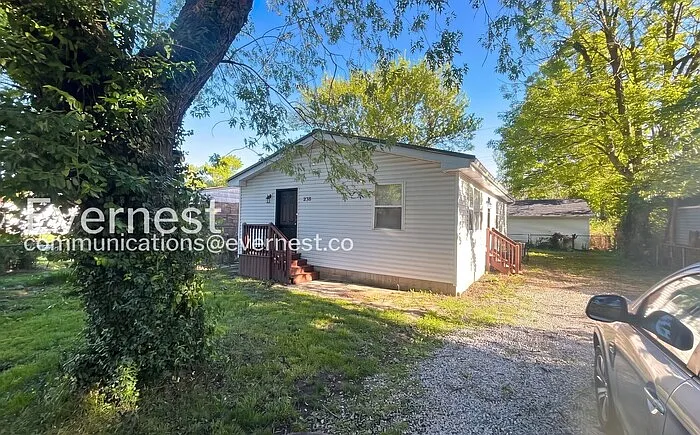 838 Lock Ave — Photo 2