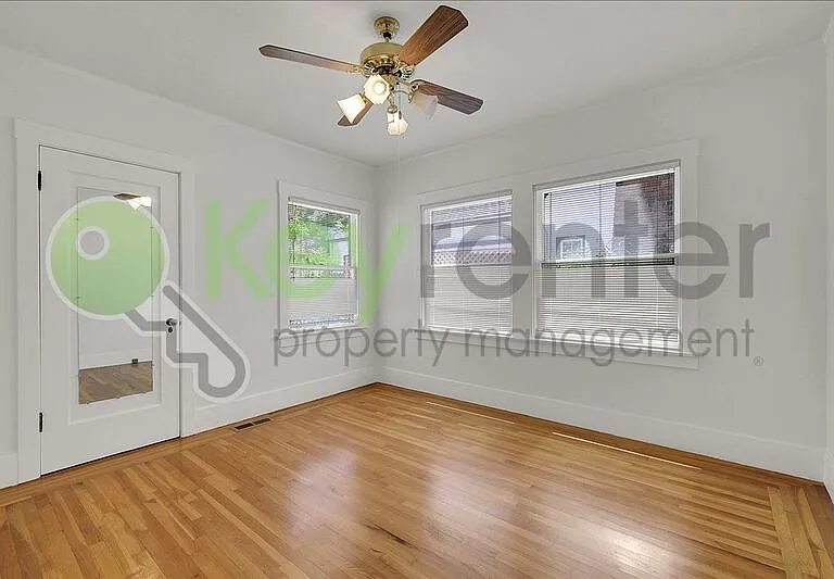2933 27th St — Photo 24