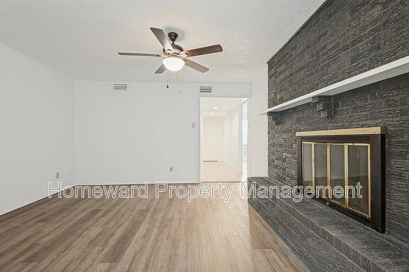 2 bed, 2.0 bath, 1237 sqft, $1,695 — Photo 4