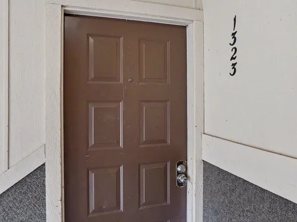 1323 Westbrooke St, Lawrence, KS 66049