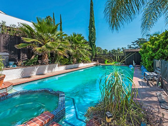 4th image of 808 Park Dr