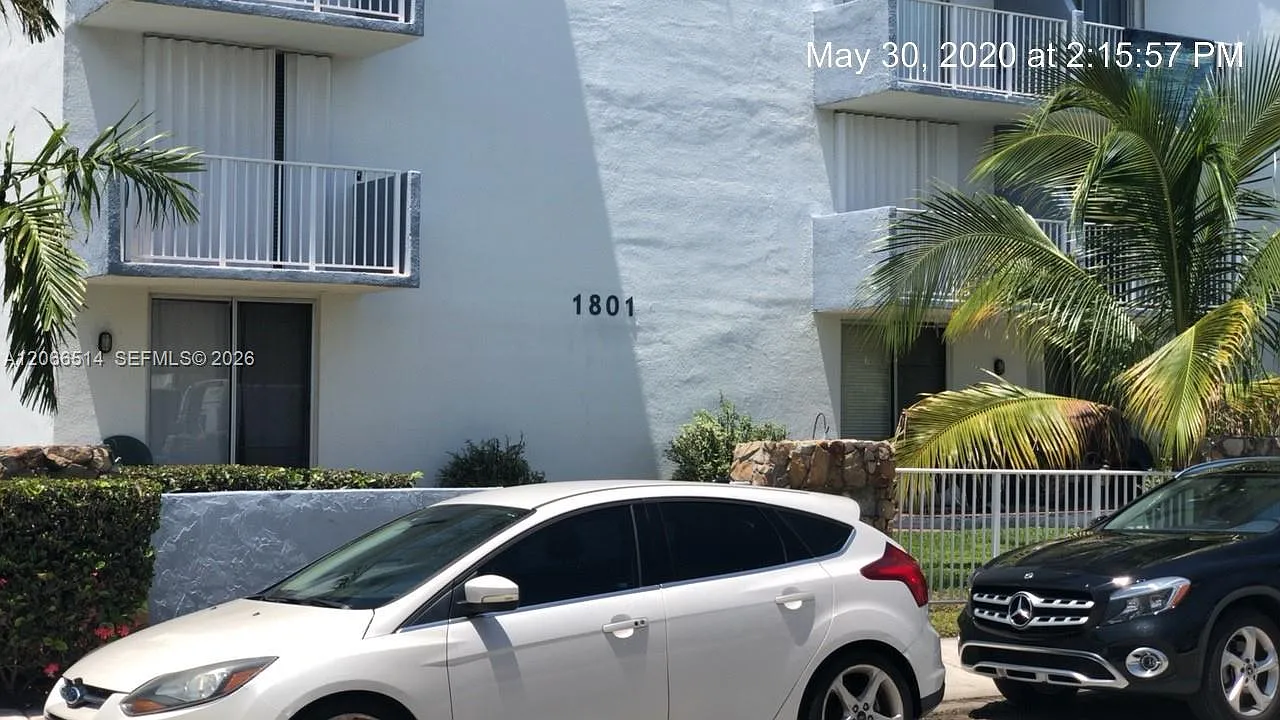 North Bay Villas Condo — Photo 1