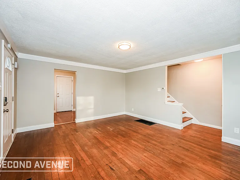 5589 Raceview Ave — Photo 5