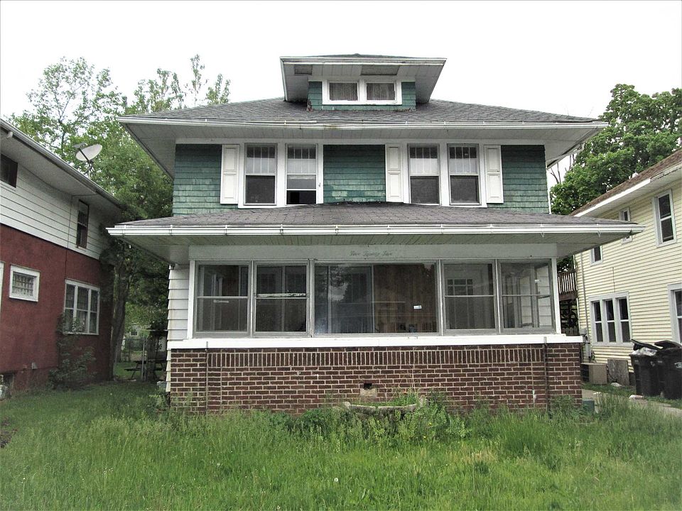 2nd image of 525 E Indiana Ave