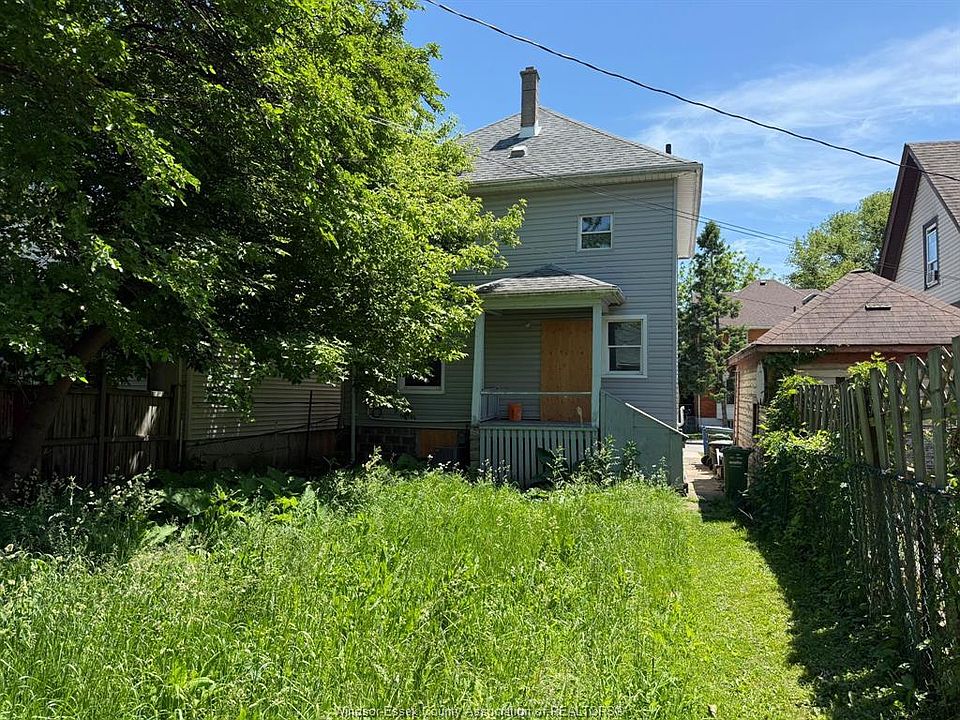 2nd image of 482 Caroline St