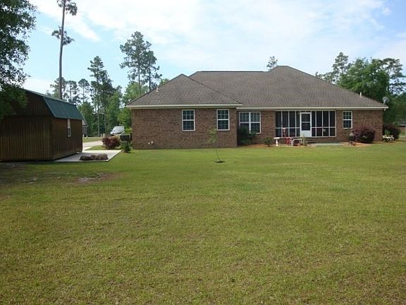 3rd image of 226 Surrey Ln