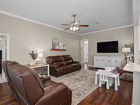 4th image of 611 Whitefield Ln