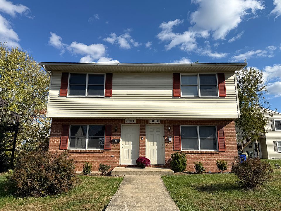 Outstanding price on this duplex with new kitchen cabinetry, granite countertops, stainless steel appliances, and flooring!