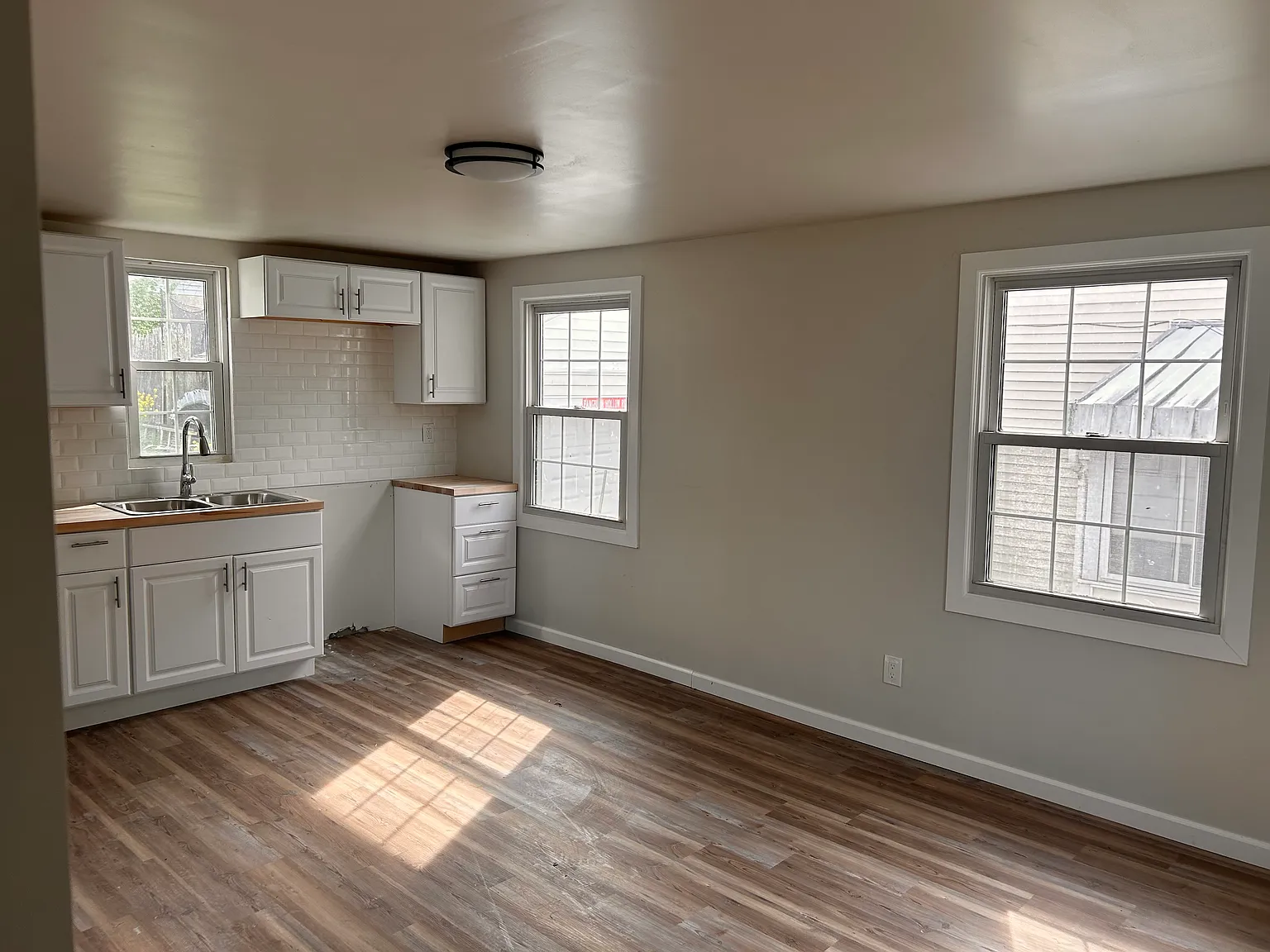 4 bed, 1026 sqft, $1,800 — Photo 3