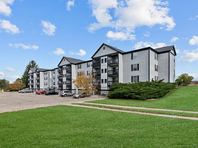 Fairfax Apartments - Lansing, MI — Photo 25