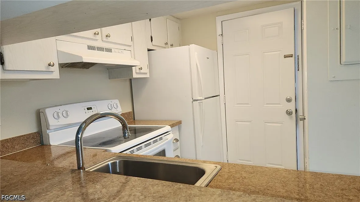 2 bed, 1.5 bath, 448 sqft, $1,295 — Photo 3