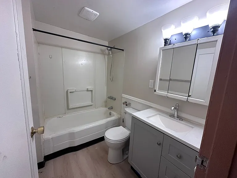 702 SE 8th St — Photo 5