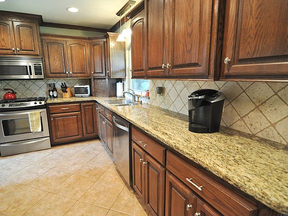 5th image of 12917 Brandon Pl