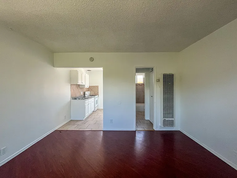 4240 El Segundo Blvd — Photo 14