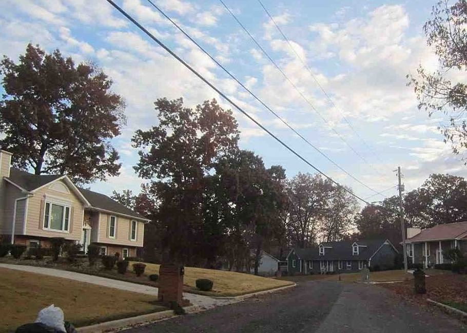 Exterior Neighborhood (street photo)