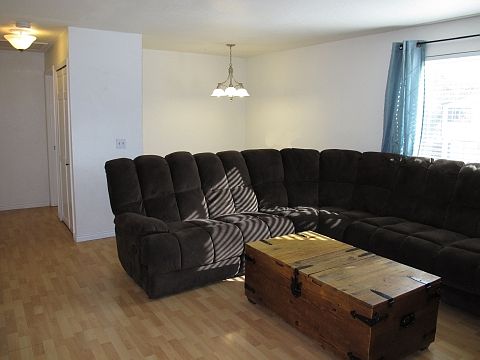 Bright 136x129 Living Room