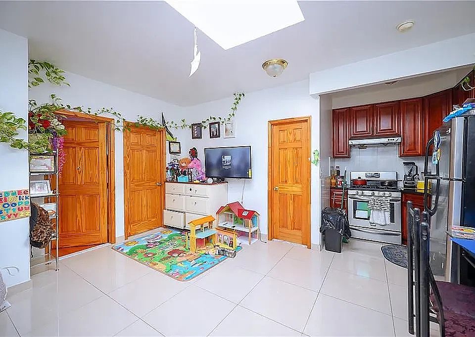 2nd image of 5513 Metropolitan Ave #2F
