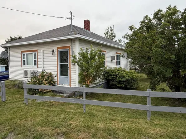 9 Main Road, New Perlican, NL A0B2S0