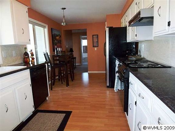 Kitchen/Hall